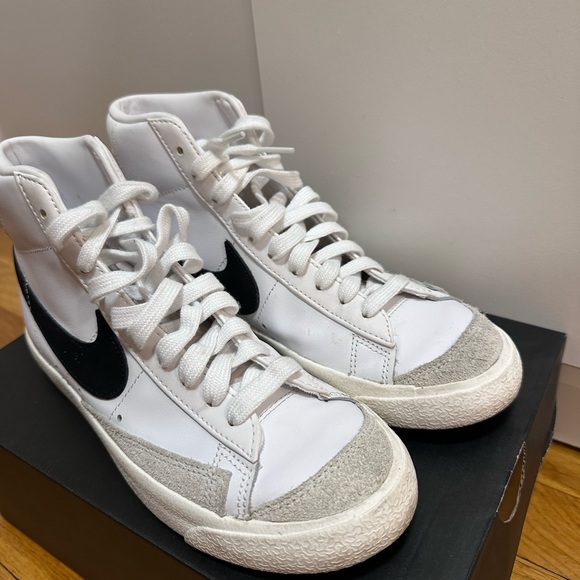 Nike Blazer Mid ‘77 Woman’s Sneakers - Picture 4 of 4